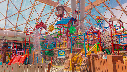 Virginia water park resort at Massanutten with indoor and outdoor attractions